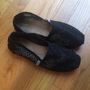 Black TOMS🖤😍